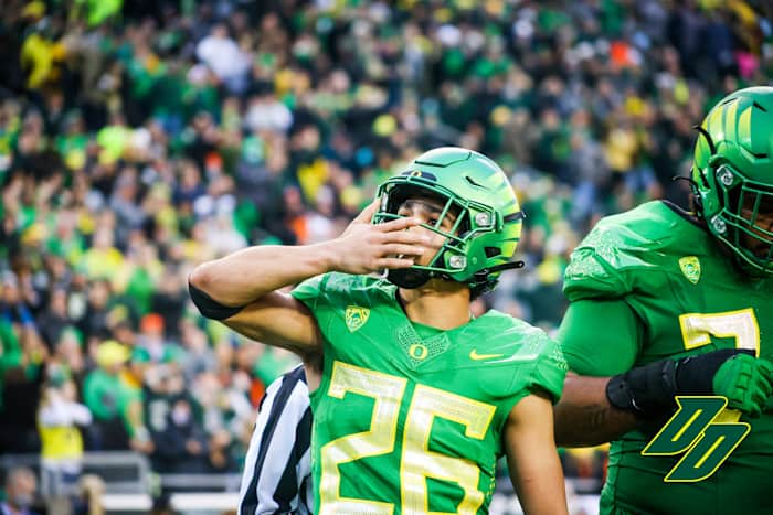 Travis Dye blows a kiss to the crowd as he celebrates a touchdown.